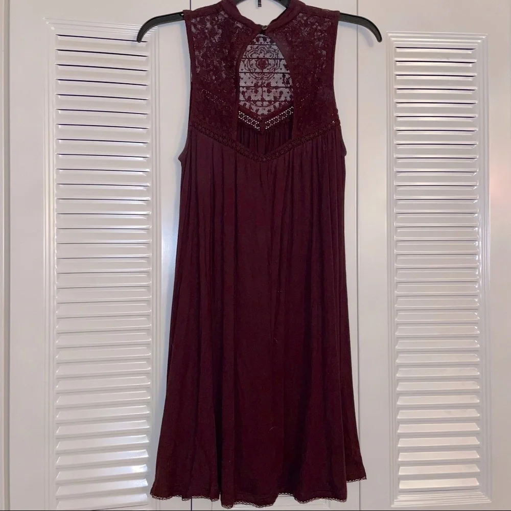 AE 🦅 Burgundy Lace Sleeveless Dress - Picture 3 of 7